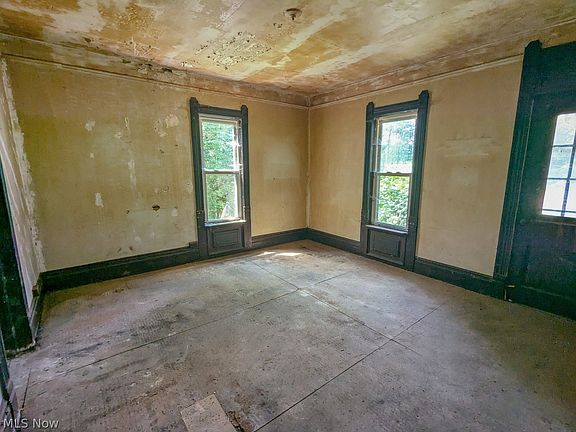 3rd image of 2580 Edison St NW