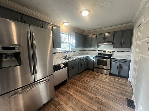 3rd image of 3237 Lakeford Dr