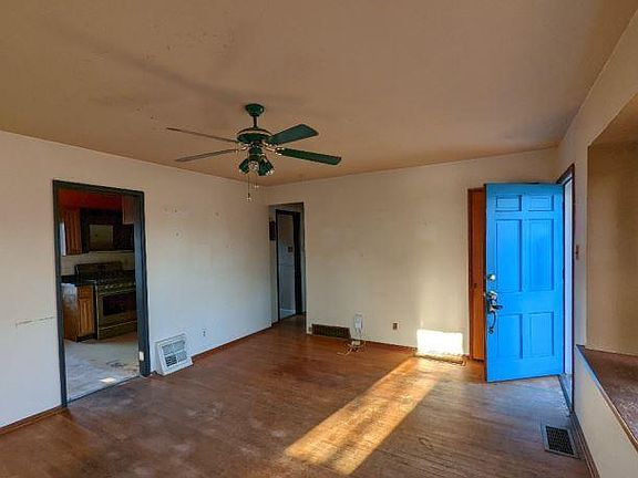 3rd image of 7155 Coronado Ave