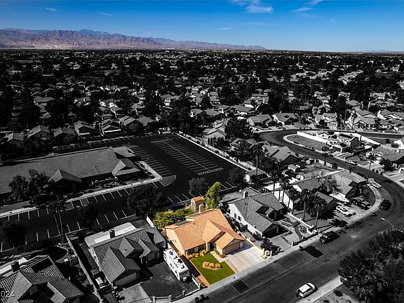 2nd image of 4809 Norway Ln