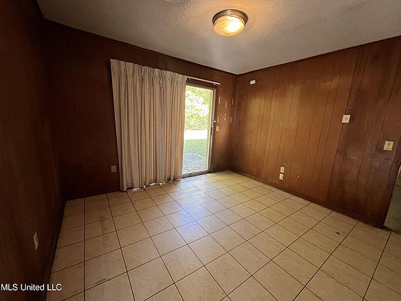2nd image of 107 Westover Dr