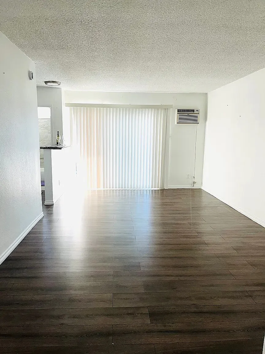 Studio, 425 sqft, $1,395 — Photo 1