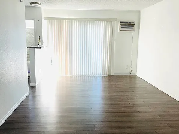 15411 Chase St #5, North Hills, CA 91343