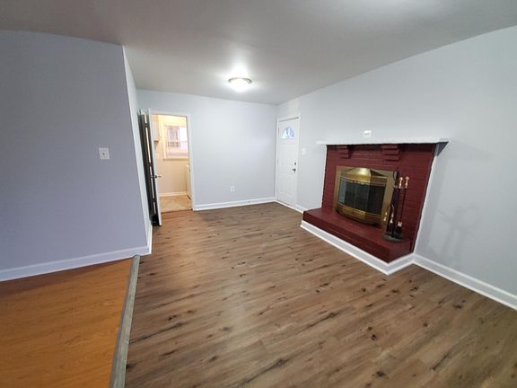 3rd image of 308 Oakridge Dr