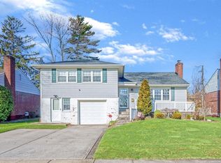 304 Cambridge Ave, Garden City, NY 11530