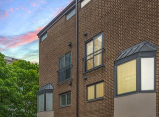 1318 N Sutton Pl, Chicago, IL 60610