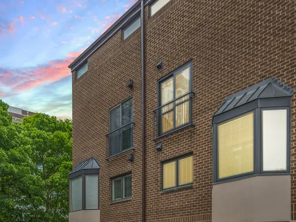 1318 N Sutton Pl, Chicago, IL 60610