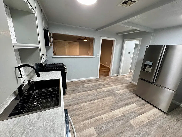 2040 E Woodrow St — Photo 3