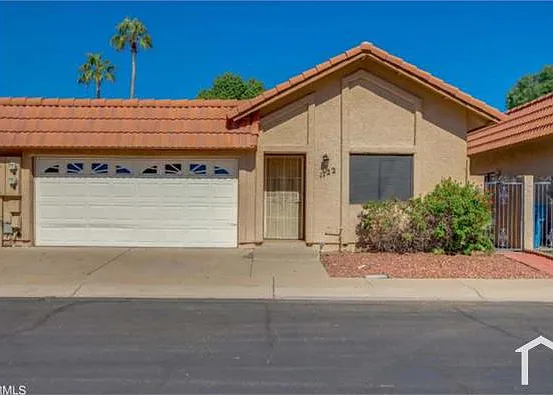 3 bed, 1400 sqft, $2,500 — Photo 1
