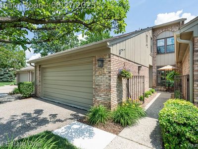 1899 Burning Bush Ct, Rochester Hills, MI, 48309