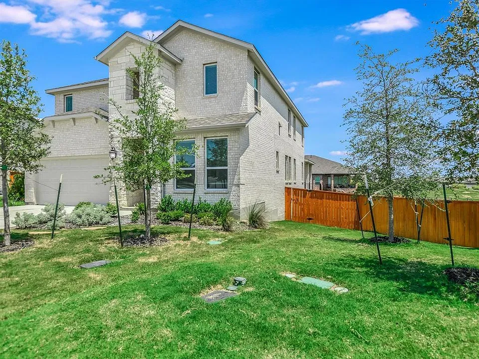321 Barton Oak Trl