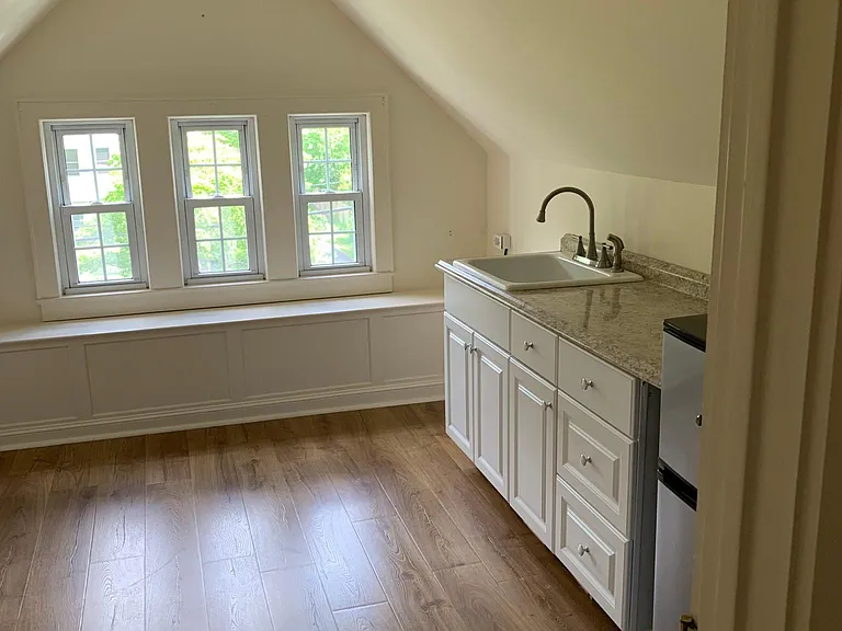 11 Mead Ave — Photo 4