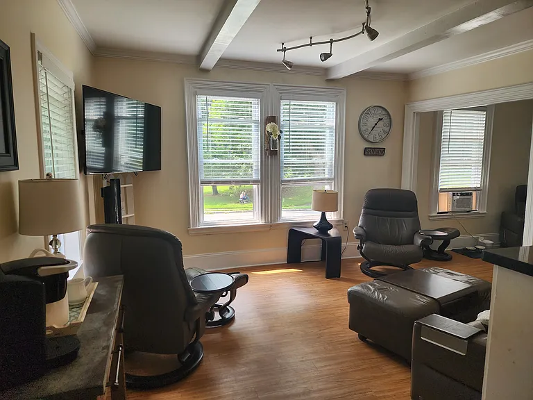285 Pine St #4 — Photo 12