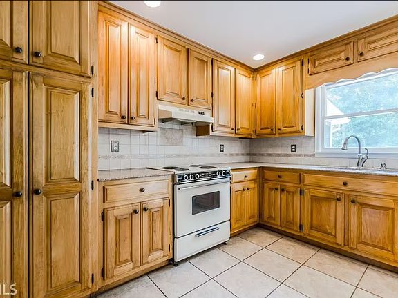 3rd image of 204 Hickory Rdg