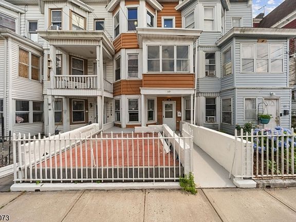 3rd image of 97 Sherman St