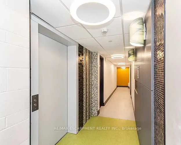 121 King St E #501 — Photo 4
