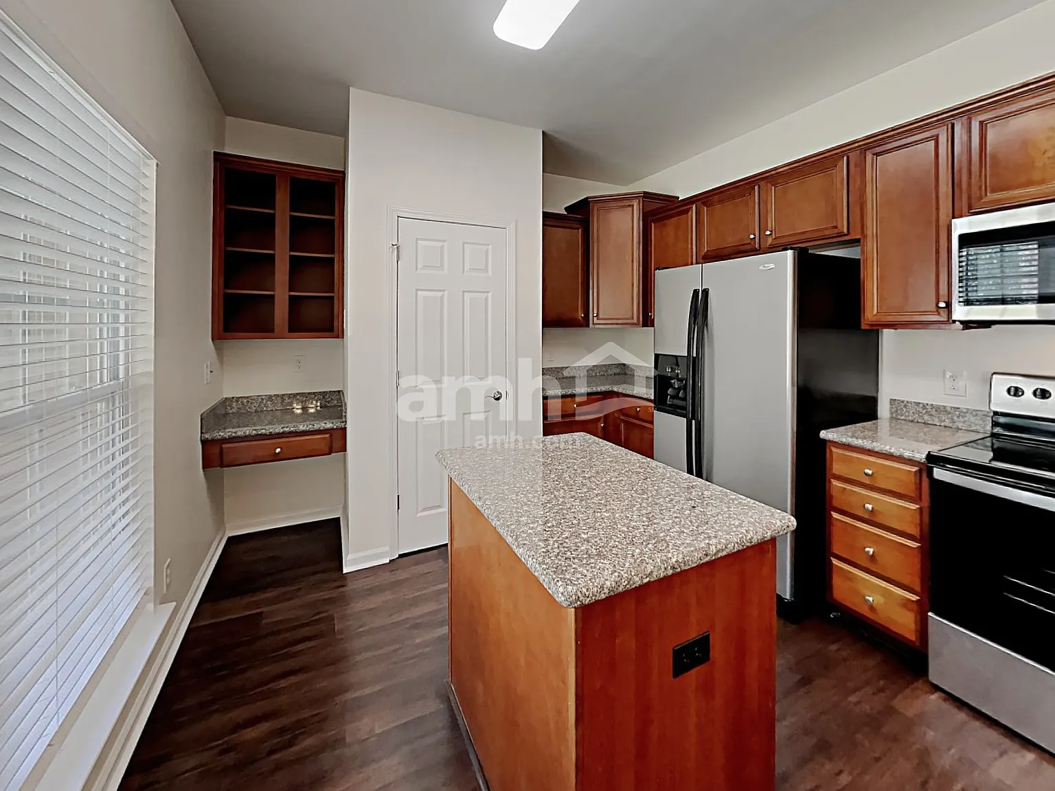 3 bed, 2.5 bath, 2062 sqft, $2,510 — Photo 4