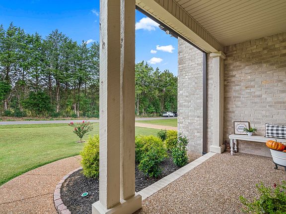 5th image of 204 Lake Haven Dr