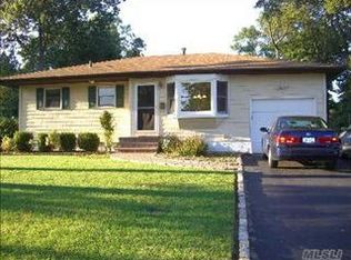 3 Radcliffe Rd, Commack, NY 11725