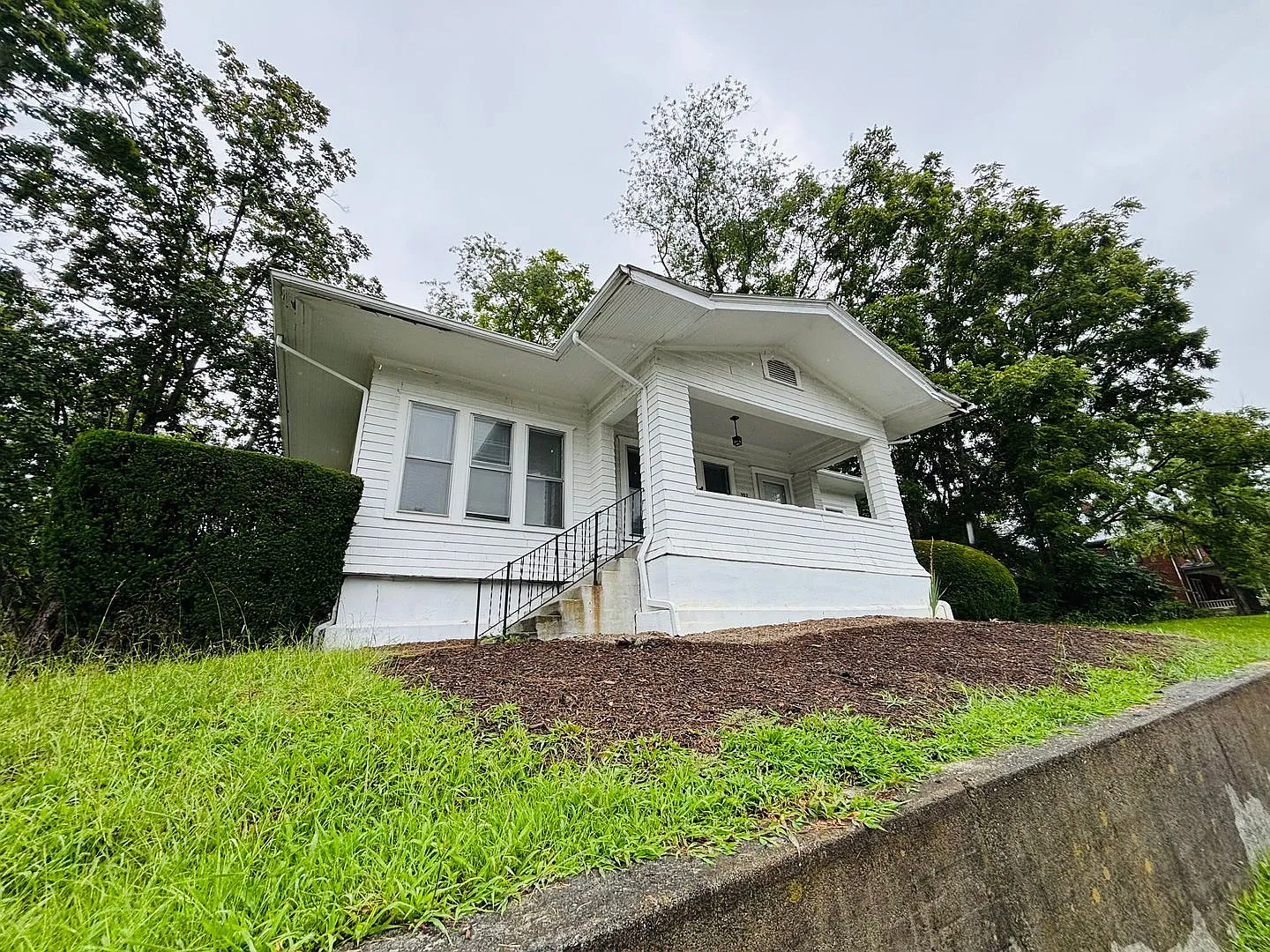 3 Bedroom, 1 Bath House — Photo 1