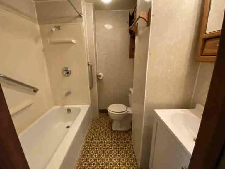 2593 Norwood St — Photo 8