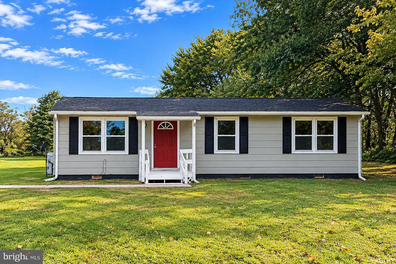 3 bed, 1.0 bath, 760 sqft, $1,700 — Photo 1