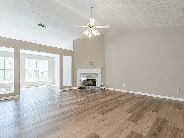 5755 Lakeview Cir — Photo 16