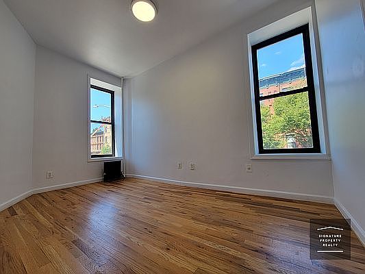 5th image of 518 Willoughby Ave #V2