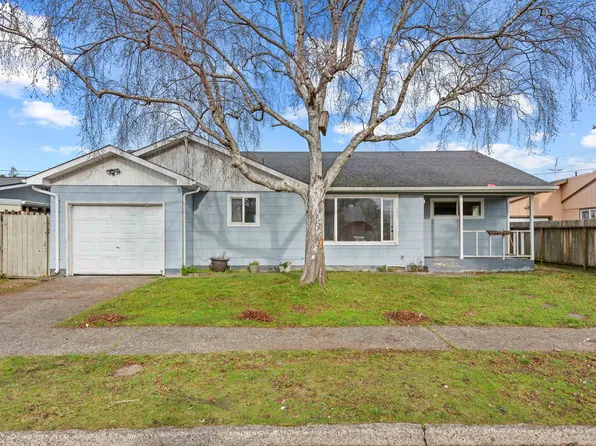 960 Maryland Ave, Coos Bay, OR 97420