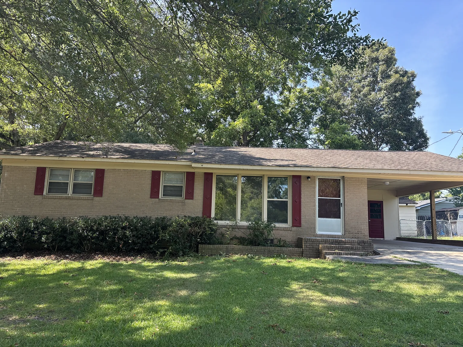 1666 Summit Ave. - 1666* — Photo 4