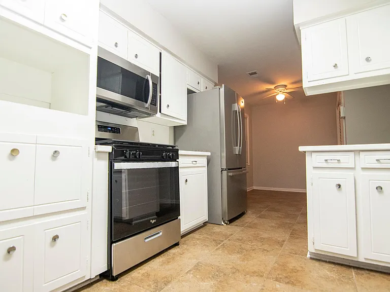 4100 King Arthur Pl — Photo 4