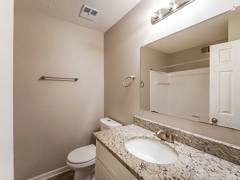 1920 Croydon Cir — Photo 21