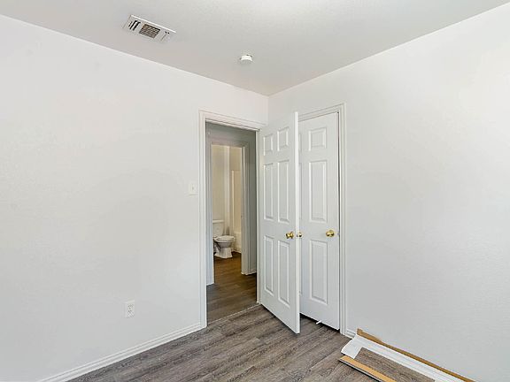 3rd image of 2907 La Salle St