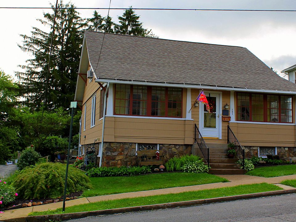 1st image of 131 Elm St S
