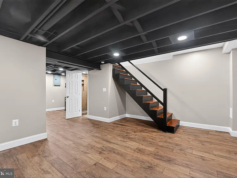 643 S Wickham Rd — Photo 14