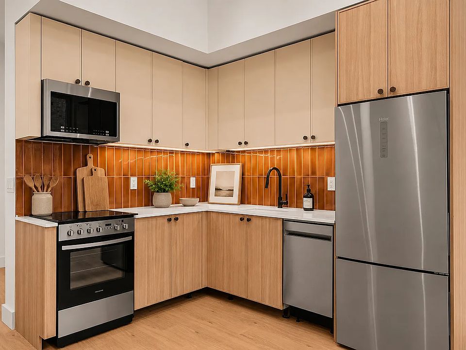 1st image of 733 Lincoln Pl #1106