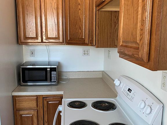 2nd image of 453 W Lincoln St
