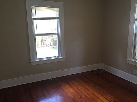 5th image of 217 20th Ave S