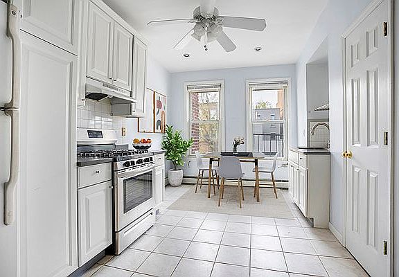 5th image of 147 Powers St #3L