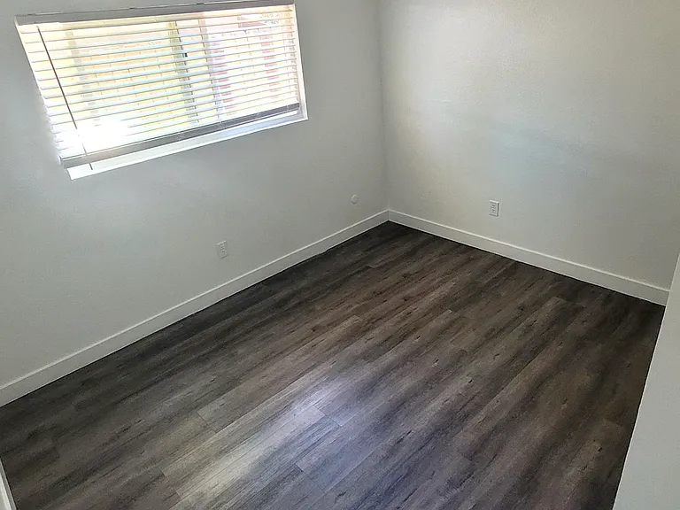 343 Claydelle Ave #B — Photo 8