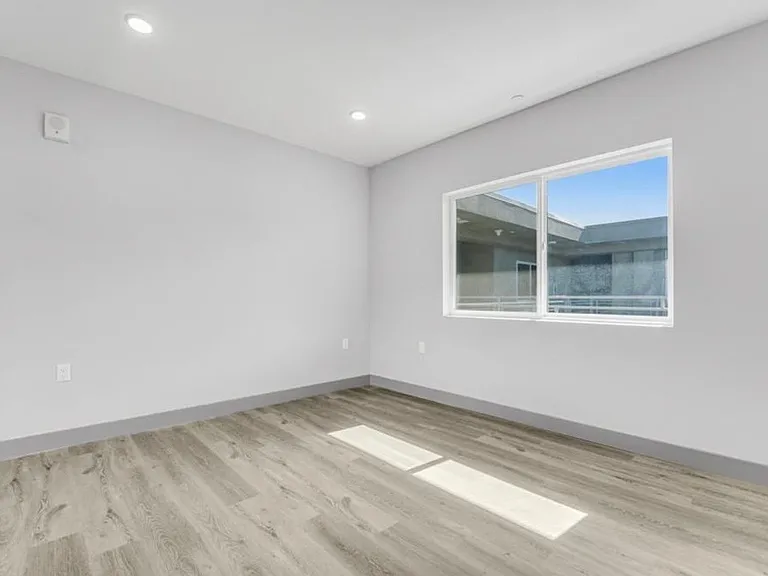 7040 Woodman Ave #307 — Photo 13
