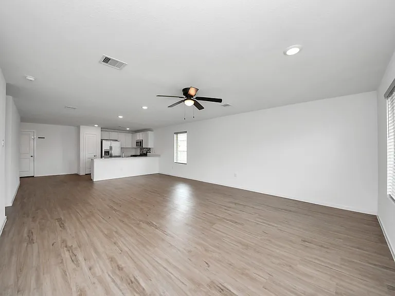 1607 Red Oak Dr — Photo 27