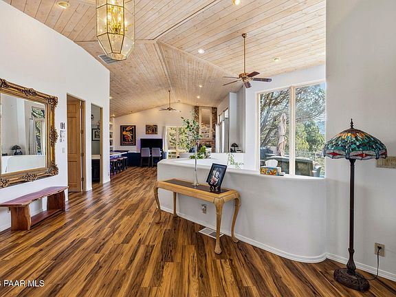 3rd image of 225 Crestwood E