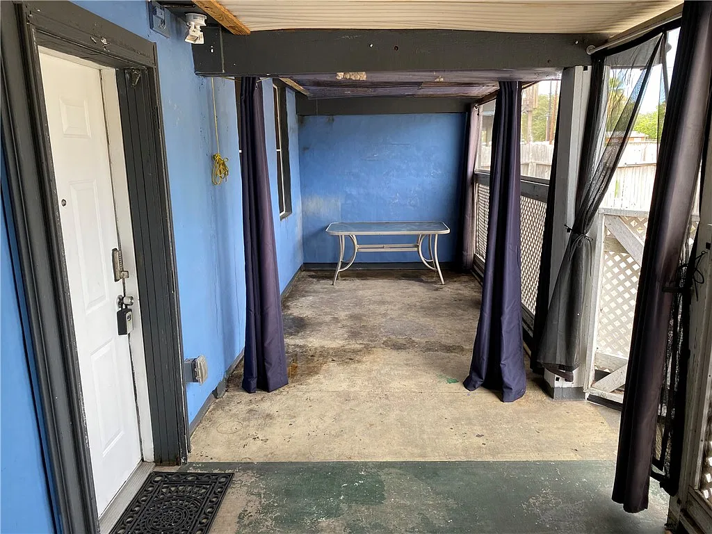 2 bed, 1.0 bath, 1000 sqft, $1,350 — Photo 2