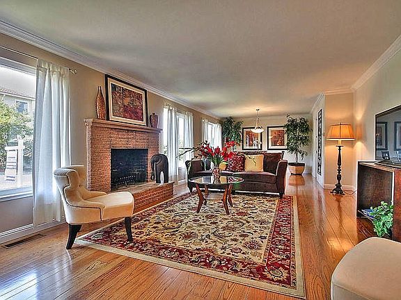 3rd image of 24 Eastwood Dr
