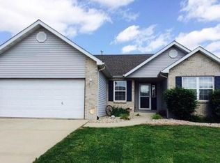 1924 Wellington Ln, Maryville, IL 62062
