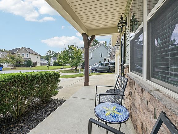 4th image of 114 Tweedbank Ct