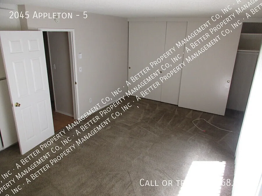 Lower One Bedroom With Plank Flooring & Dishwasher - Gated Building & Onsite Laundry - Gated Buil... — Photo 4