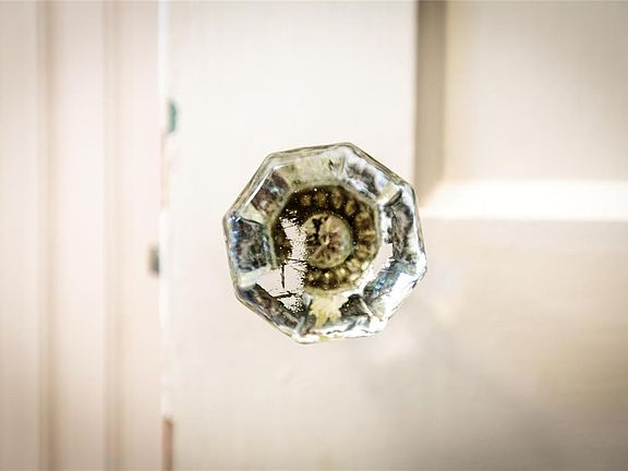 4th image of 1212 Milford St APT 1
