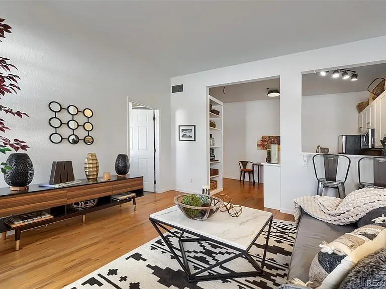 1425 N Washington St #302 — Photo 3
